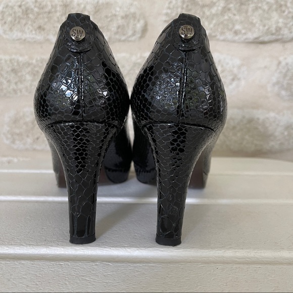 Stuart Weitzman black snake embossed pumps 9 - Picture 9 of 14